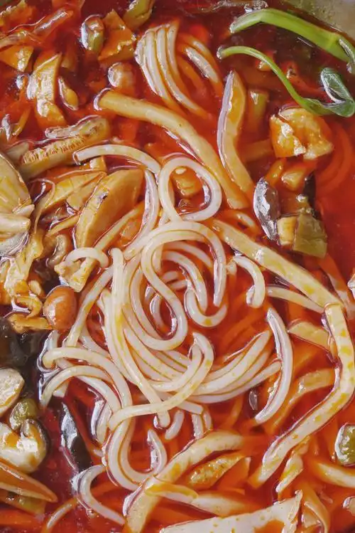 频频上热搜的螺蛳粉到底哪里好吃了