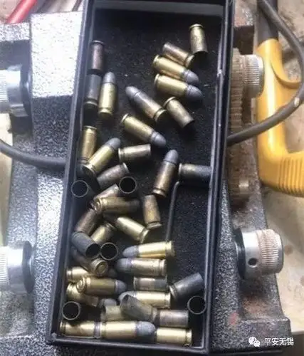 警方提醒网络不是法外之地,网上购买枪支,枪支零部件,铅弹模具等均属