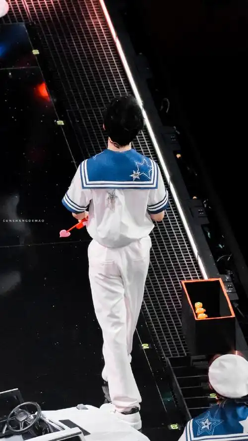 腿有辣么长!#马嘉祺压轴放狠话