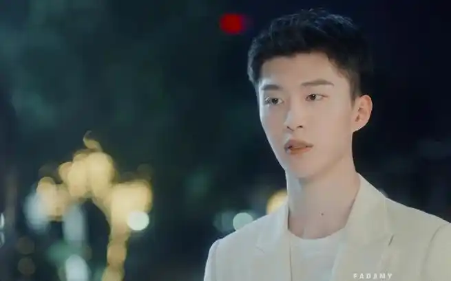 范丞丞左肩有你