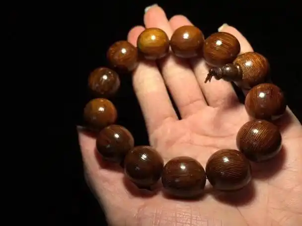 蜜糖色老犀角手串 品相罕见 非常漂亮罕见花色老犀角108手串老犀角