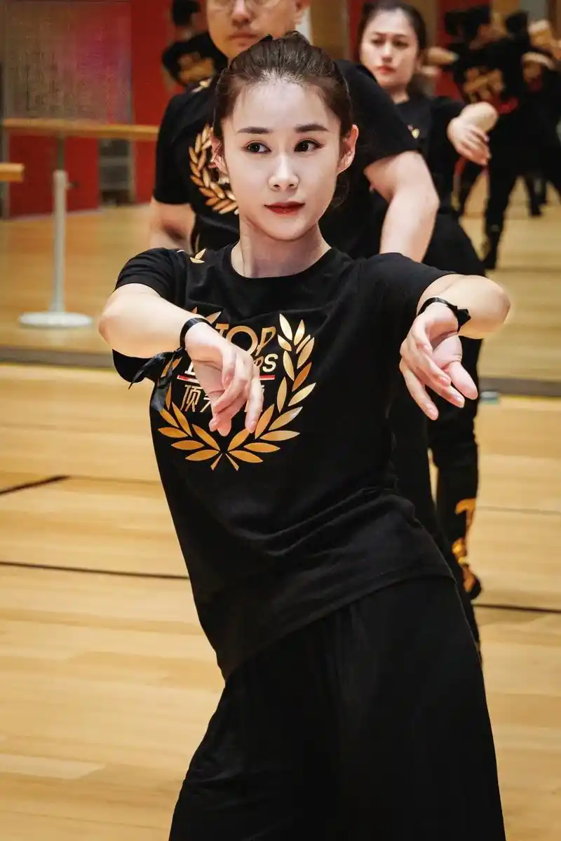 李德戈景# 顶尖舞者 - 抖音