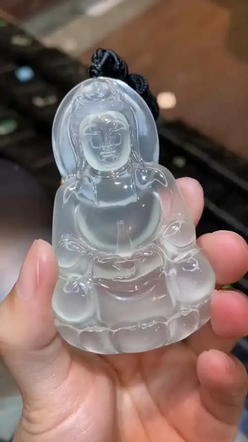 高冰自在的翡翠观音吊坠|||平安喜乐高冰,所念皆安的高冰观音吊坠像一