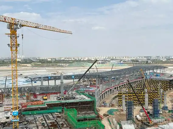 兰州中川国际机场三期扩建工程t3航站楼b指廊施工场面(李世雄/摄)