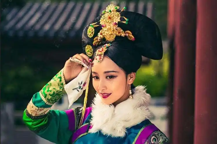 她是辉发那拉氏家族唯一的妃位官女子出身却嫁皇帝生下皇长子