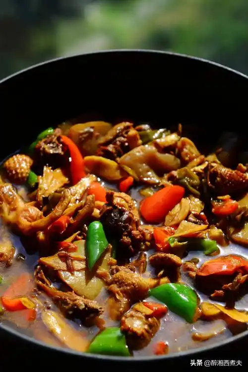 炒仔鸭一定要焯水不加一滴水一滴油的仔姜炒仔鸭更加鲜香味美