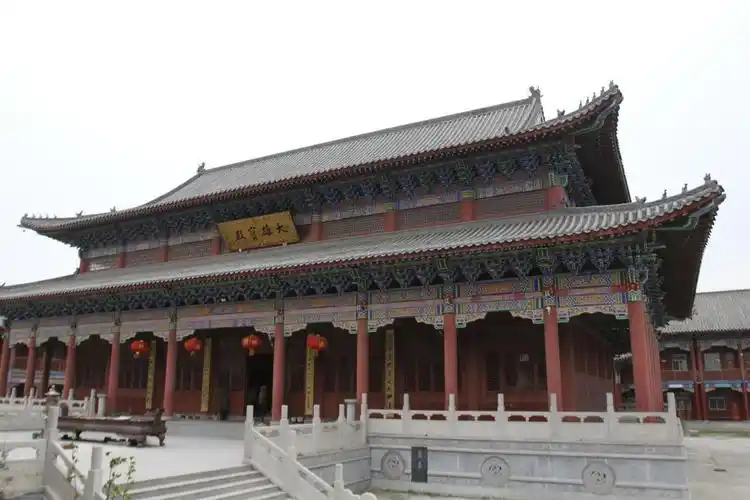 盘古殿报春近观远眺傍水盘古墓有百年梨园相伴拜谒盘古墓九龙壁正门