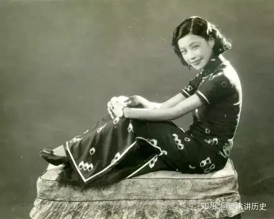 祸害交际花王右家在接连玩弄了两位影星感情后,年仅40