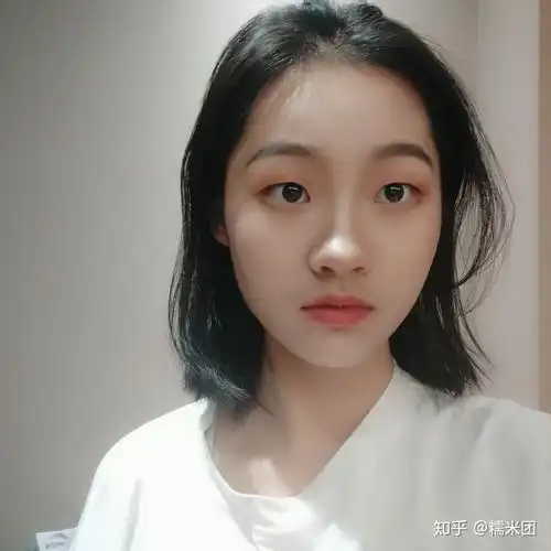 有没有那种单眼皮小眼睛塌鼻梁厚嘴唇但还挺好看的女生?