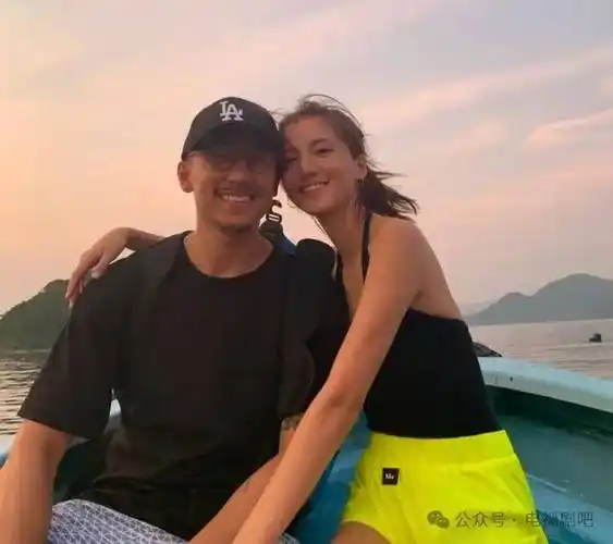 吴千语晒照为老公施伯雄庆生 二人甜蜜度假狂撒糖_来源_娱乐