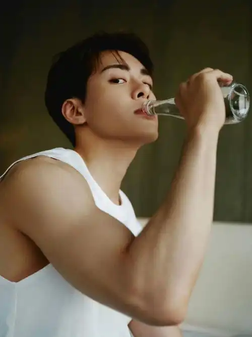 曾舜晞轻松拿捏运动风穿搭##曾舜晞杭州线下活动##曾舜晞胳膊肌肉