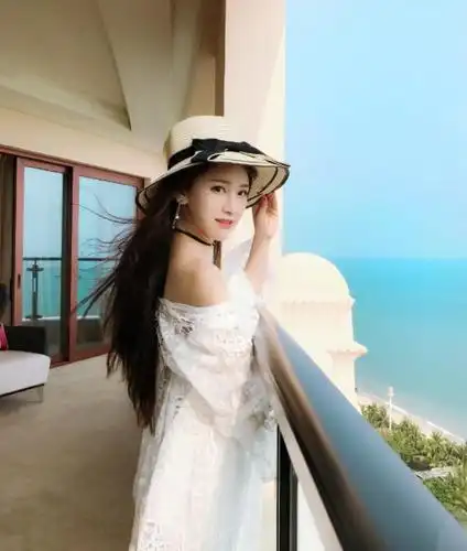 清纯甜美虎牙主播沐莹莹生活照图片美女主播沐莹莹照片欣赏