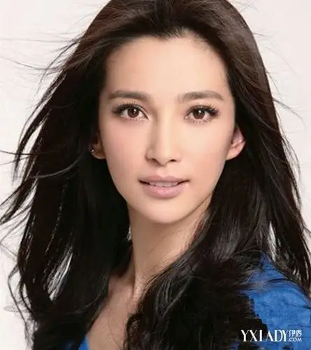 正三角脸型的明星发型图片 完美修颜又性感魅力