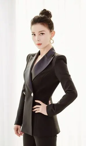 女演员刘敏,酷美工装,气质时尚写真图集