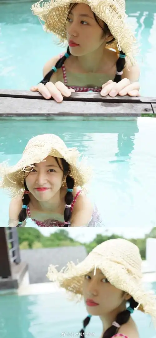 周雨彤玫红色泳装旧照