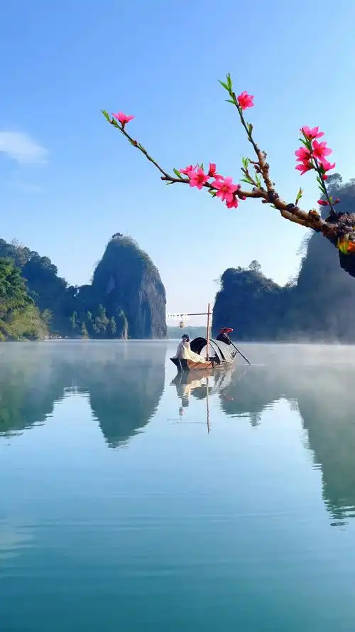 烟波江上一叶舟,宛若仙境画中游