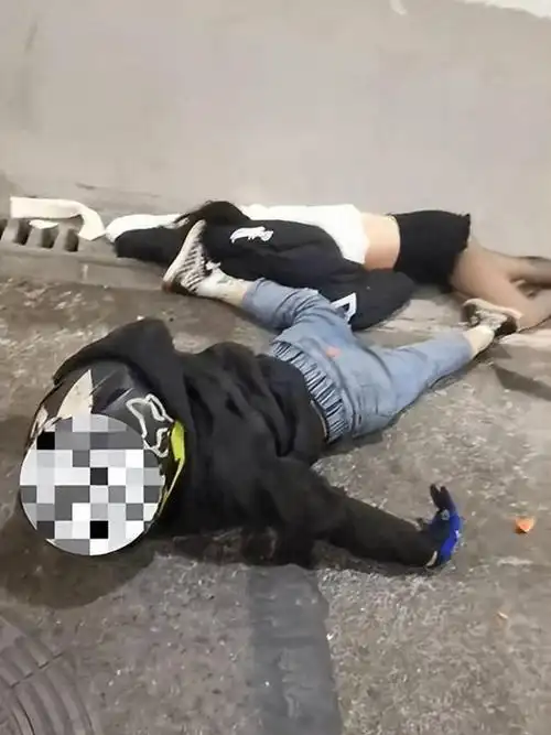 惨烈女网红隧道骑摩托车撞护栏身亡网友惊呼刚拿驾照没多久