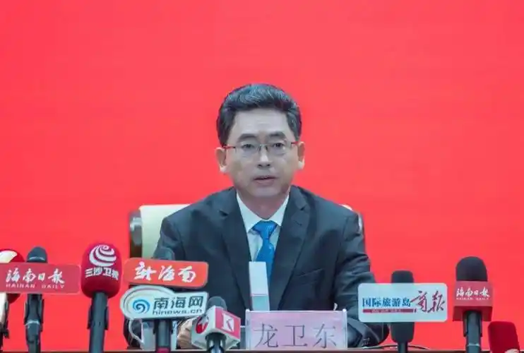 文昌市人民政府副市长李加奎先生;文昌市人民政府副市长韩亮女士;文昌