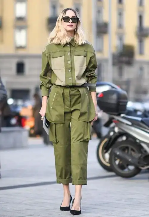 工装裤搭配(工装裤怎么搭配好看?