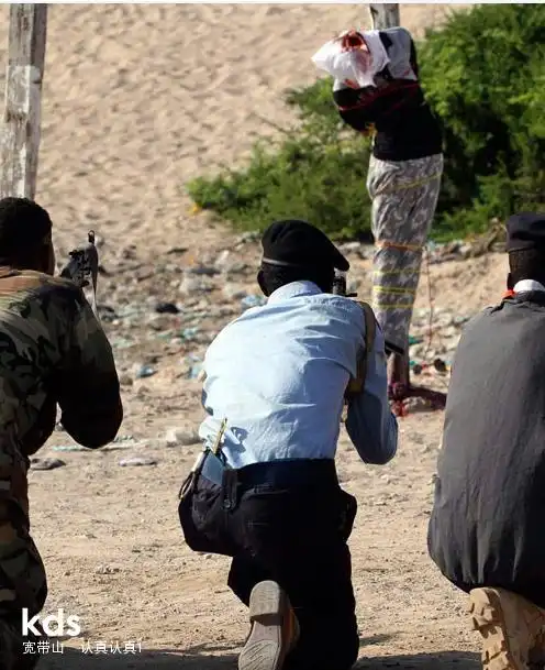 现场直击:索马里凶手被执行死刑枪决全过程(慎入)