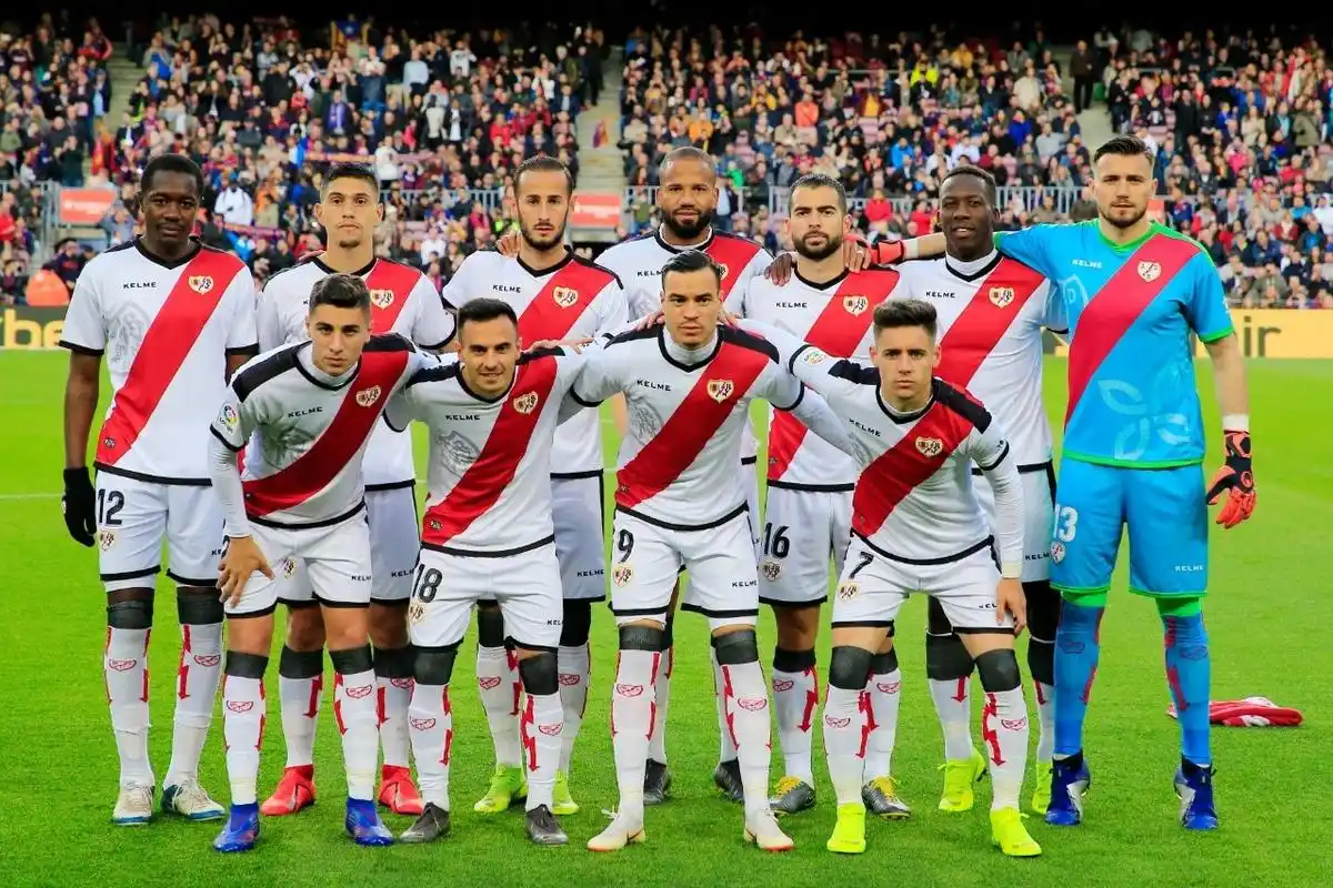 球场故事之巴列卡诺社区足球经久不衰球迷