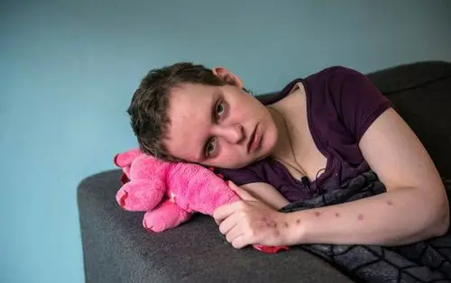 女子严重精神疾病,为了死亡等待了7年,最终家人陪伴尊严的死去