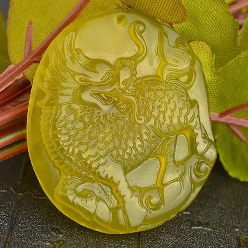 同伴黄岫玉麒麟挂坠玉麒麟牌子玉吊坠挂坠玉石女款挂件带证书