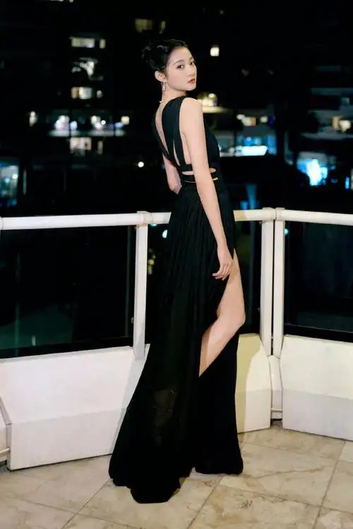 关晓彤黑天鹅高定##关晓彤造型师向收藏家借礼服