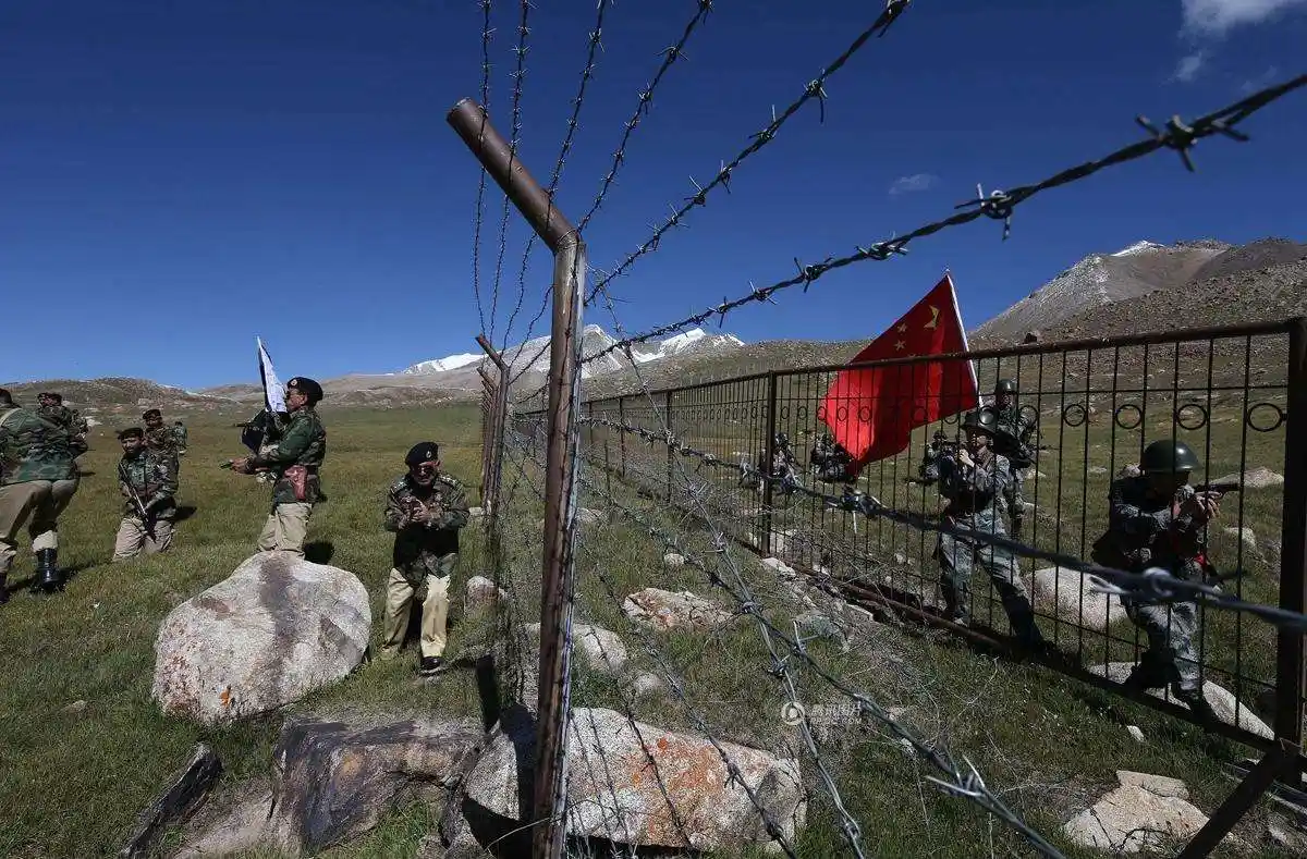 中国最放心的边境线,两国士兵跨境串门,时不时聚在一起蹭饭吃