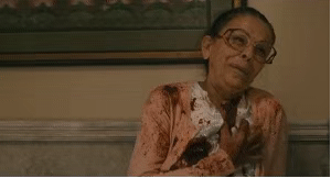 跟随着那些仓皇逃跑的人跌跌撞撞来到了代表孟买的标志—— 泰姬陵