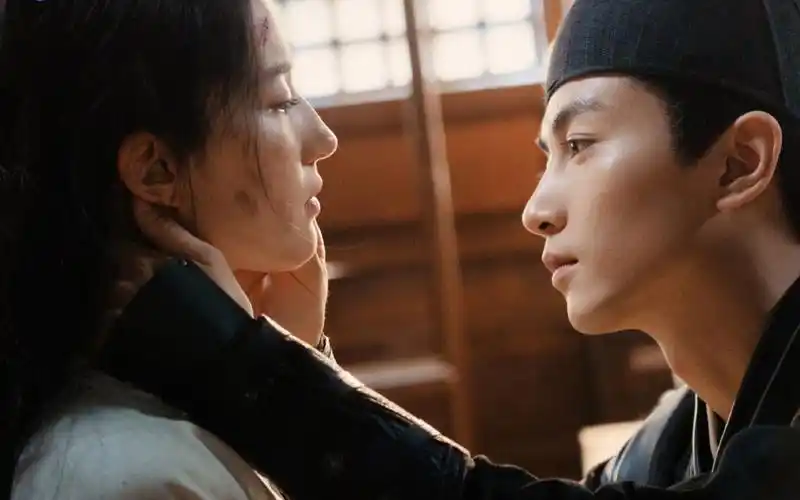 顾大人毫不掩饰的爱意眼神在那拉丝含蓄到极致