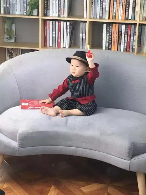 可爱的宝宝 一 扬扬周岁写真照