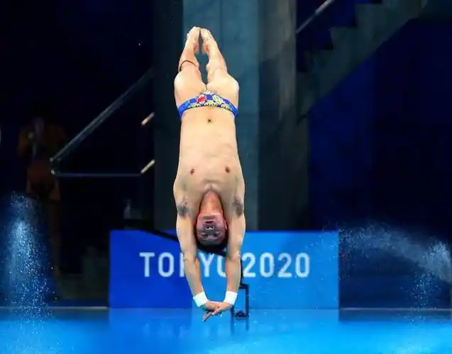 8月6日,杨健在比赛中. 新华社丁旭摄