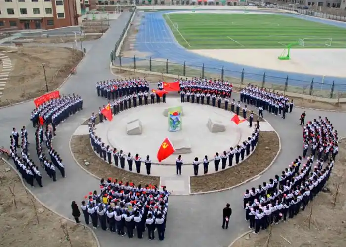 祖国在我心中,红歌唱响校园——兵团第十二师高级中学高一年级系列