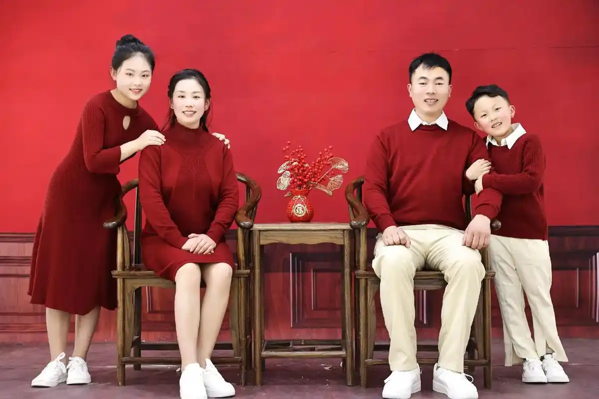 全家同框 7815家不在于富有,而在于温馨.7815爱不在于浪漫