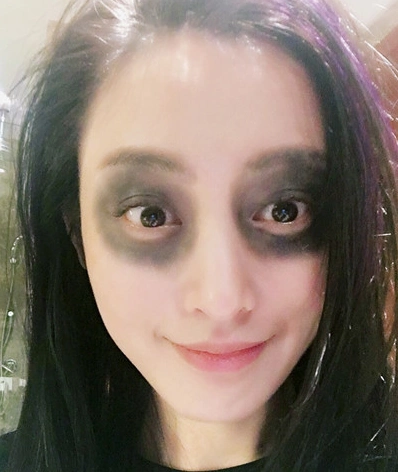 配文称:"虽然有点黑眼圈