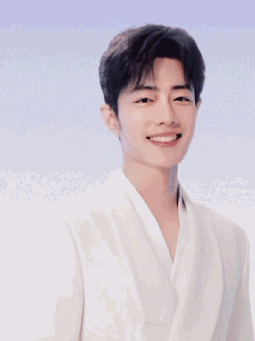 肖战#翻了一下相册有好多我们战战的衬衣照片呢,他穿白衬衣尤其好看!