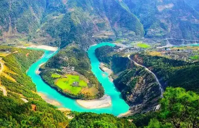 云南旅游最值得去的景点(云南旅游最值得去的景点排名)