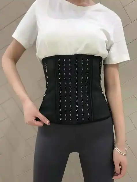 首先是连体塑身衣的正确穿法,很多mm并不知道怎么穿连体塑身衣才用效