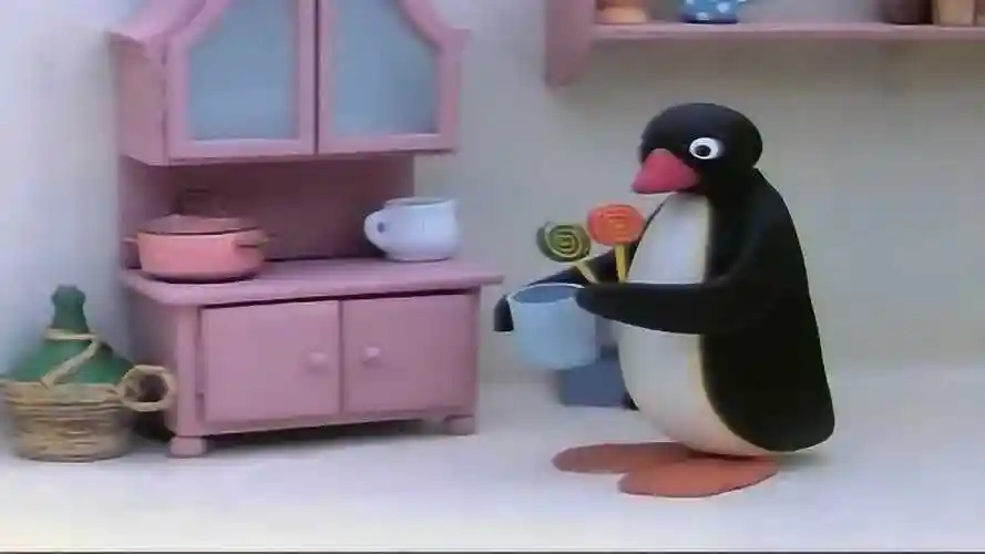 企鹅家族6:妹妹伤心的哭了,pingu想方设法哄妹妹开心