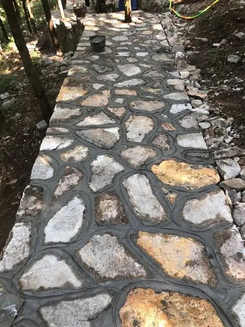 12区冰纹石铺装勾缝