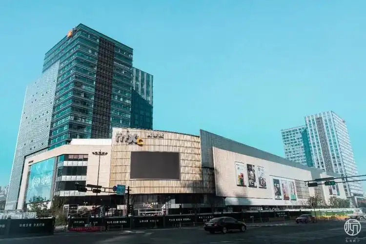 萧山区的商场 △万象汇 △万象汇 下一次逛万象汇,希望是 "冬天"过去