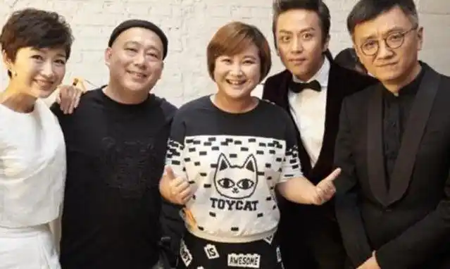 有一种同框叫"远离贾玲",和她同框谁都赢不了她