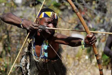 非洲最原始部落,狩猎为生,男性可以要求女性做任何事