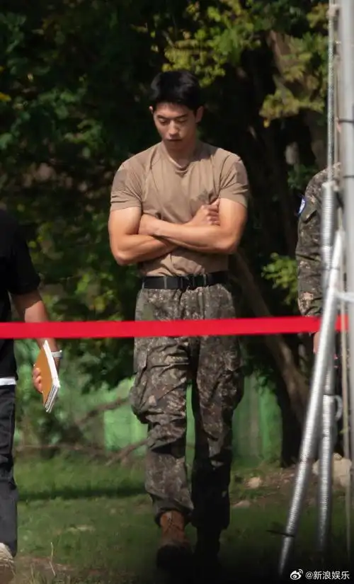 南柱赫真的不是在拍韩剧吗##南柱赫手臂肌肉