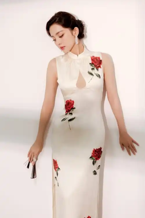 娜扎红玫瑰旗袍#古力娜扎最新物料旗袍   这个回眸 01 阮总救我 我