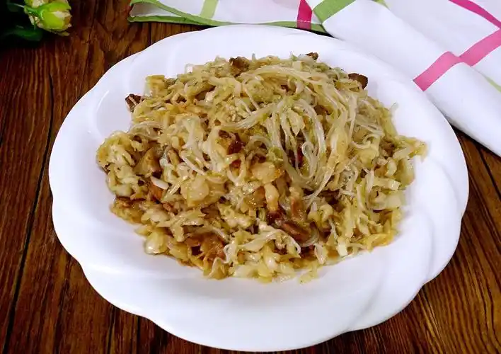 经典东北菜酸菜炒肉丝味道鲜美家庭聚推会荐的菜品