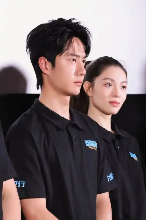 维和小队狙击手杨震@uniq-王一博今日外勤打卡!