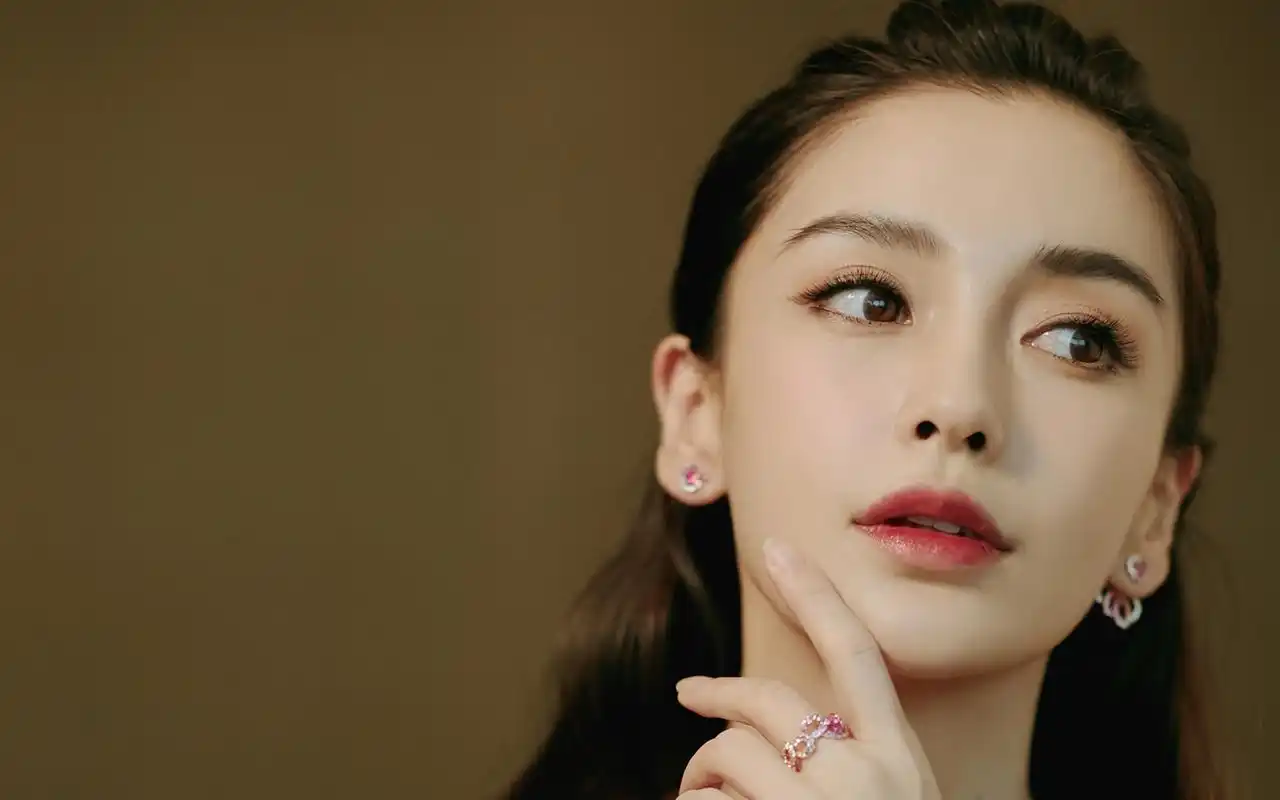 首页 桌面壁纸 大陆明星 angelababy黑纱礼服性感图片桌面壁纸