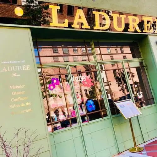 laduree 是我非常喜欢吃的一家法式甜品店,#laduree